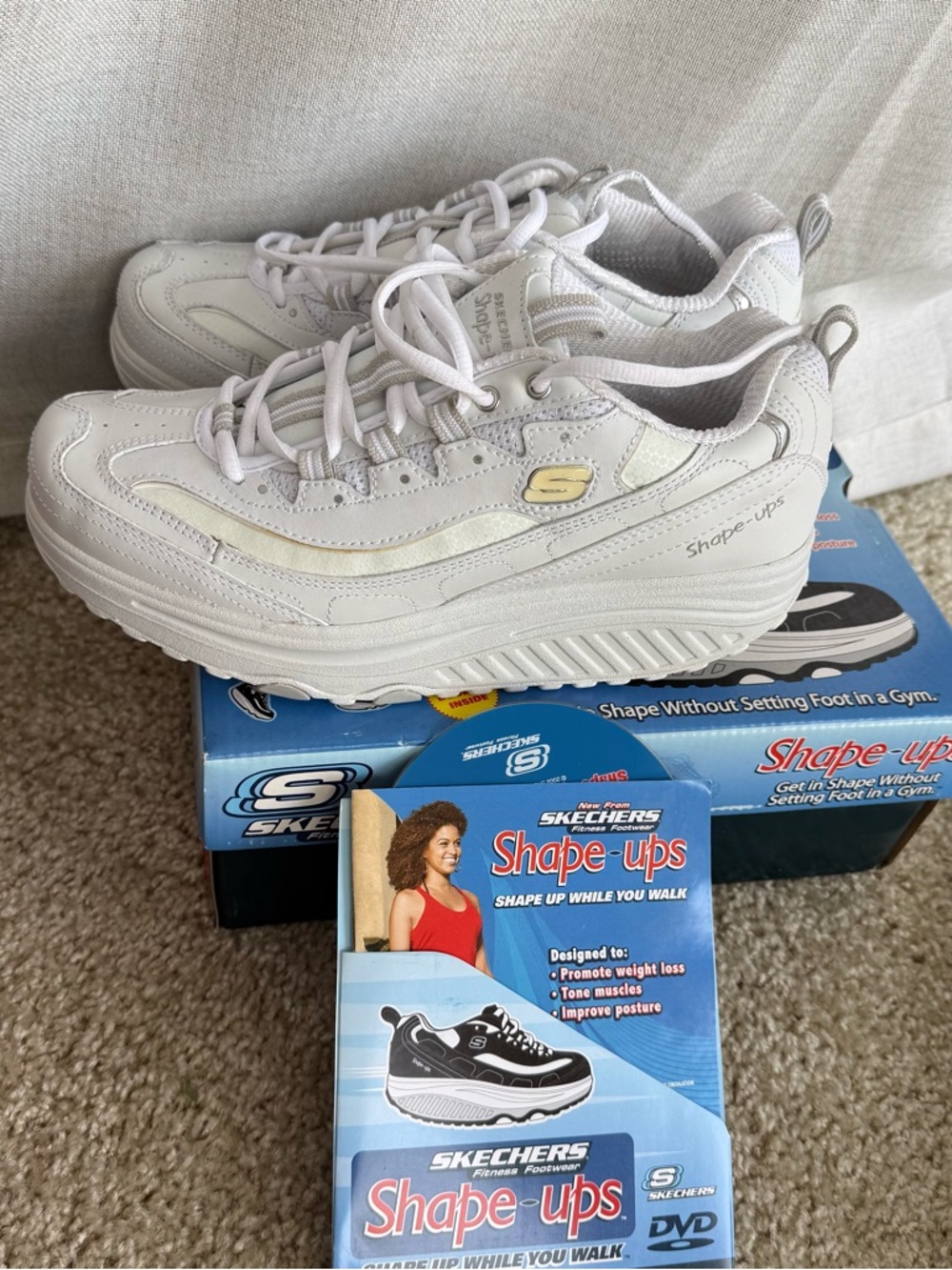 NEW Skechers Women's 11800 Shape-ups Metabolize Walking Toning Shoe SZ 8.5 White